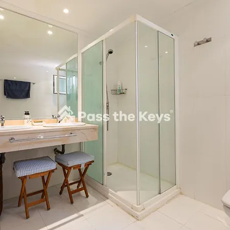 Pass The Keys Apt With Direct Beach Exit