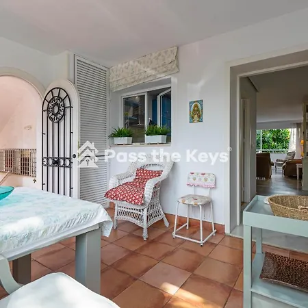 Pass The Keys Apt With Direct Beach Exit 公寓